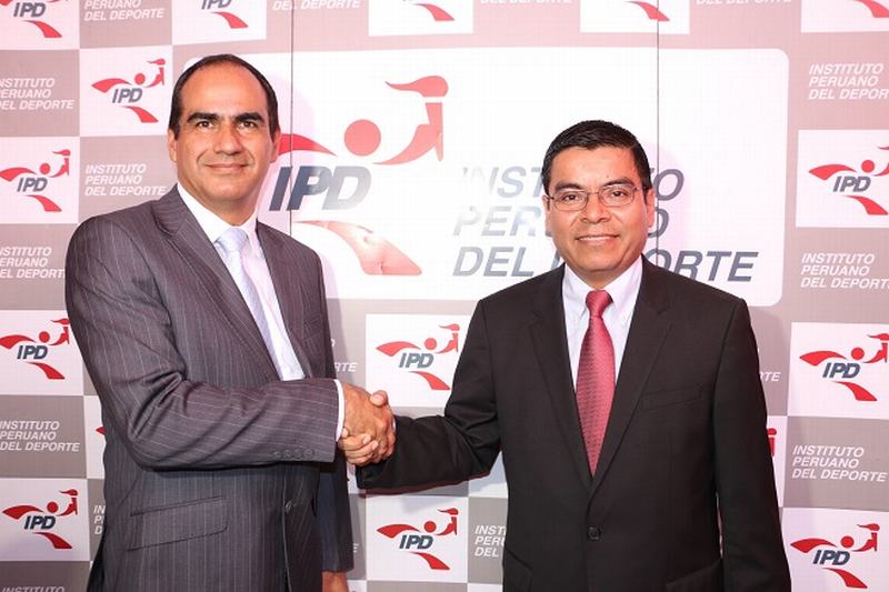 fernandez-junto-a-saul-barrera